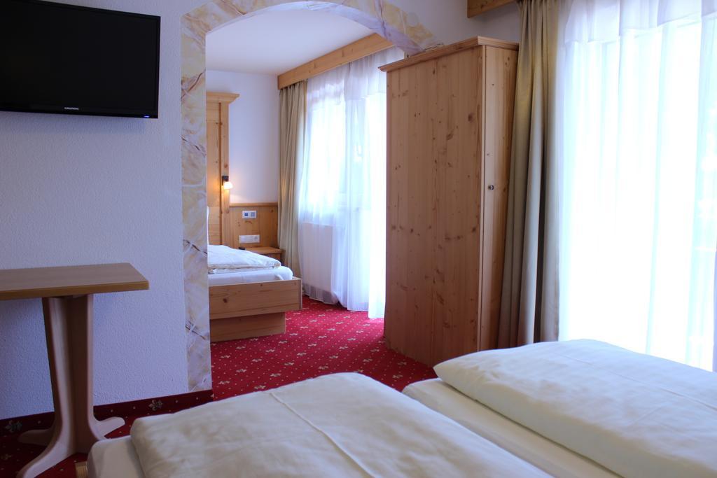 Hotel Restaurant Thurner Zams Quarto foto